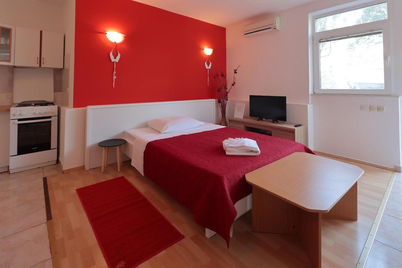 Apartments Lola Novalja Ngoại thất bức ảnh