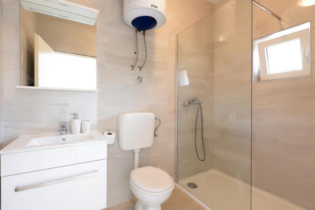 Apartments Lola Novalja Ngoại thất bức ảnh