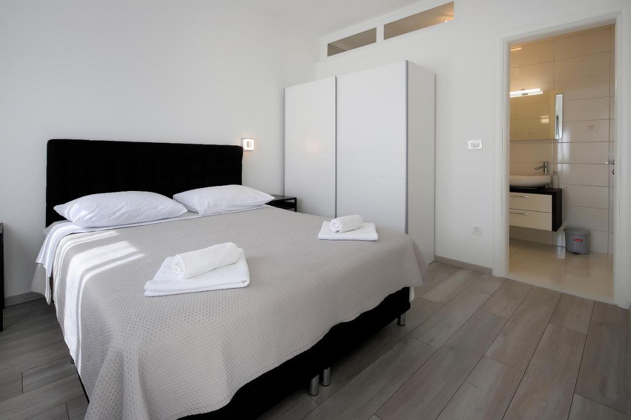 Apartments Lola Novalja Ngoại thất bức ảnh