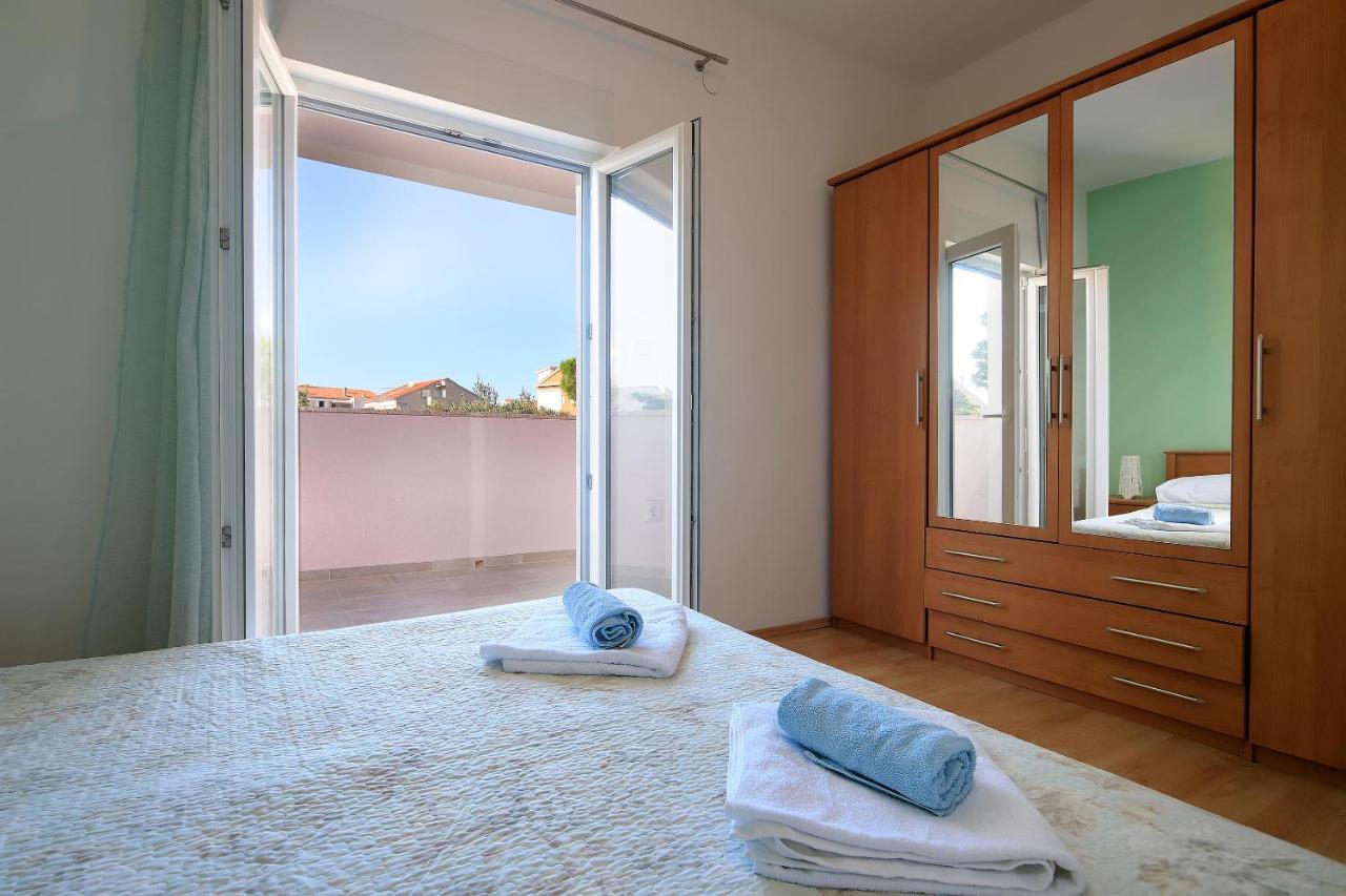 Apartments Lola Novalja Ngoại thất bức ảnh