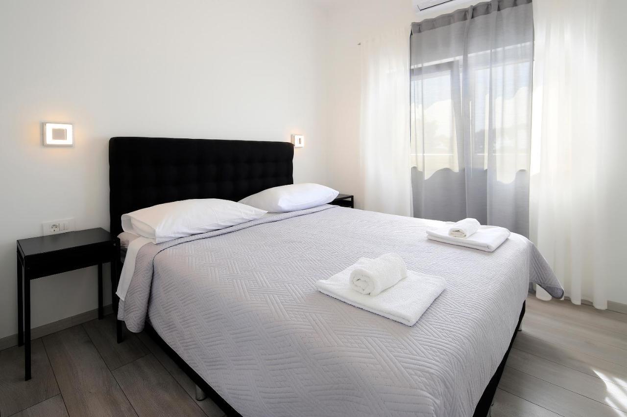 Apartments Lola Novalja Ngoại thất bức ảnh