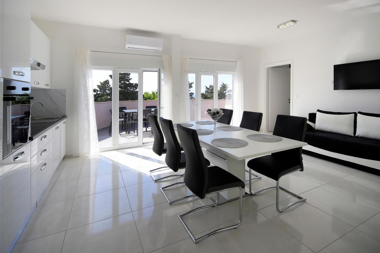 Apartments Lola Novalja Ngoại thất bức ảnh