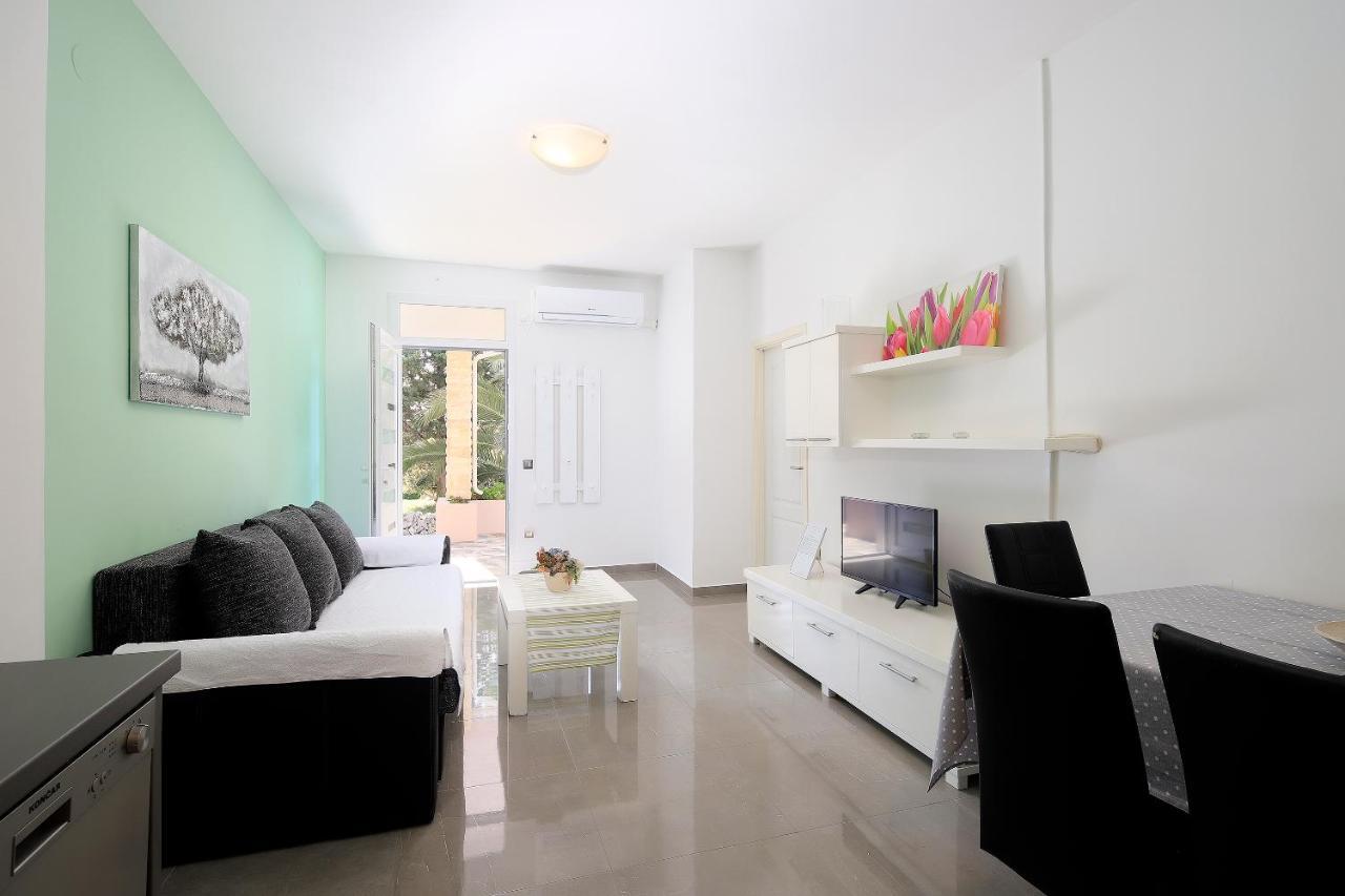 Apartments Lola Novalja Ngoại thất bức ảnh
