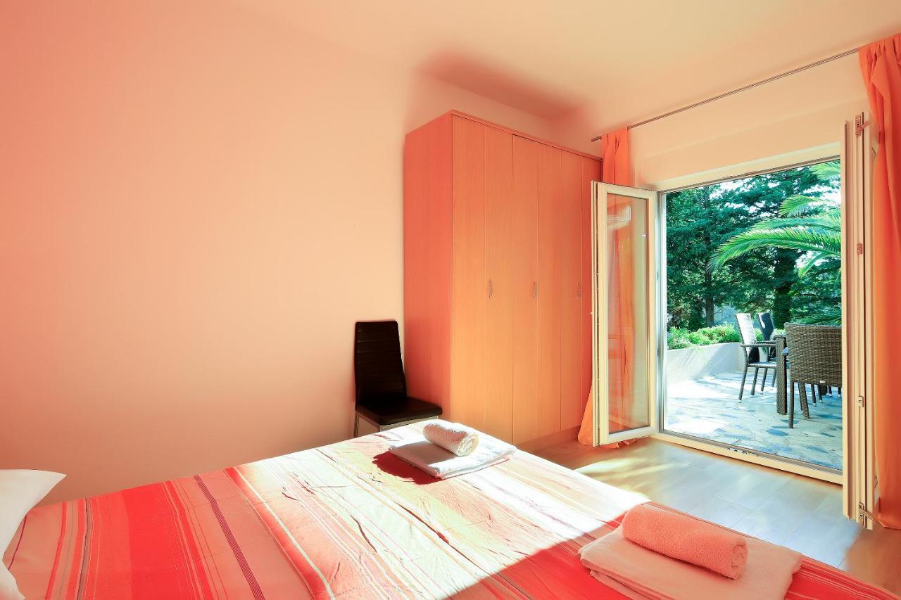 Apartments Lola Novalja Ngoại thất bức ảnh