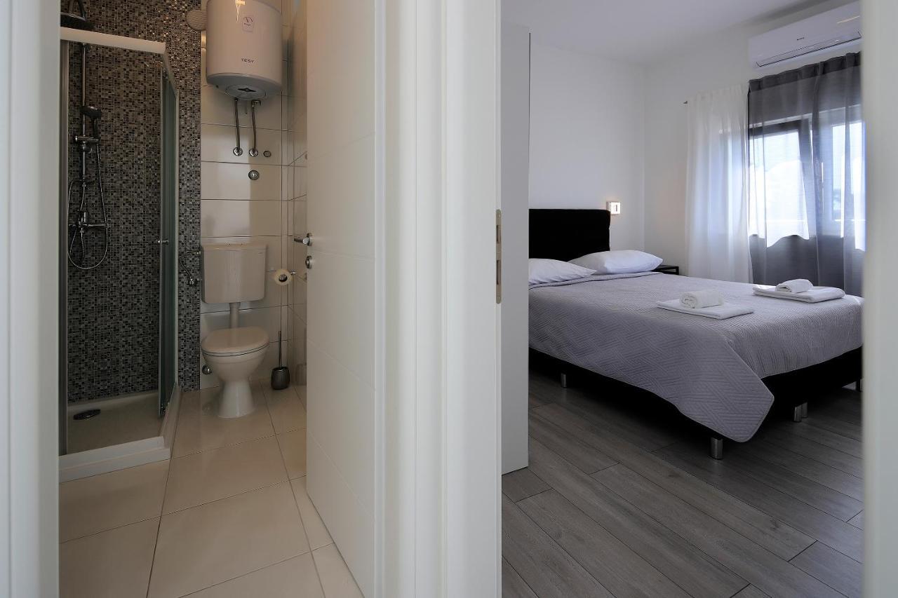 Apartments Lola Novalja Ngoại thất bức ảnh