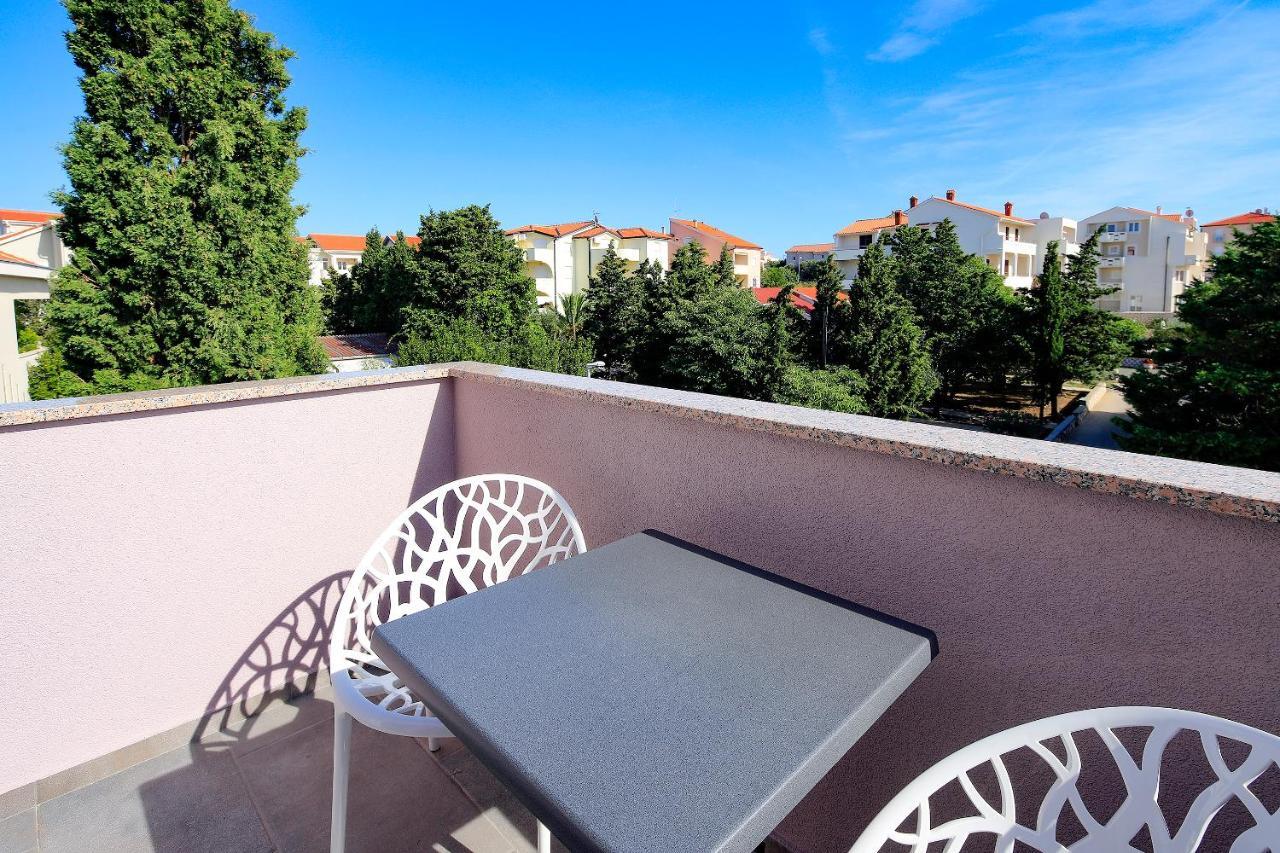 Apartments Lola Novalja Ngoại thất bức ảnh