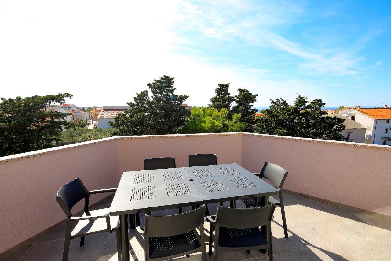 Apartments Lola Novalja Ngoại thất bức ảnh