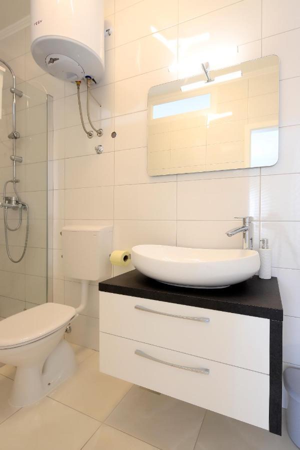 Apartments Lola Novalja Ngoại thất bức ảnh